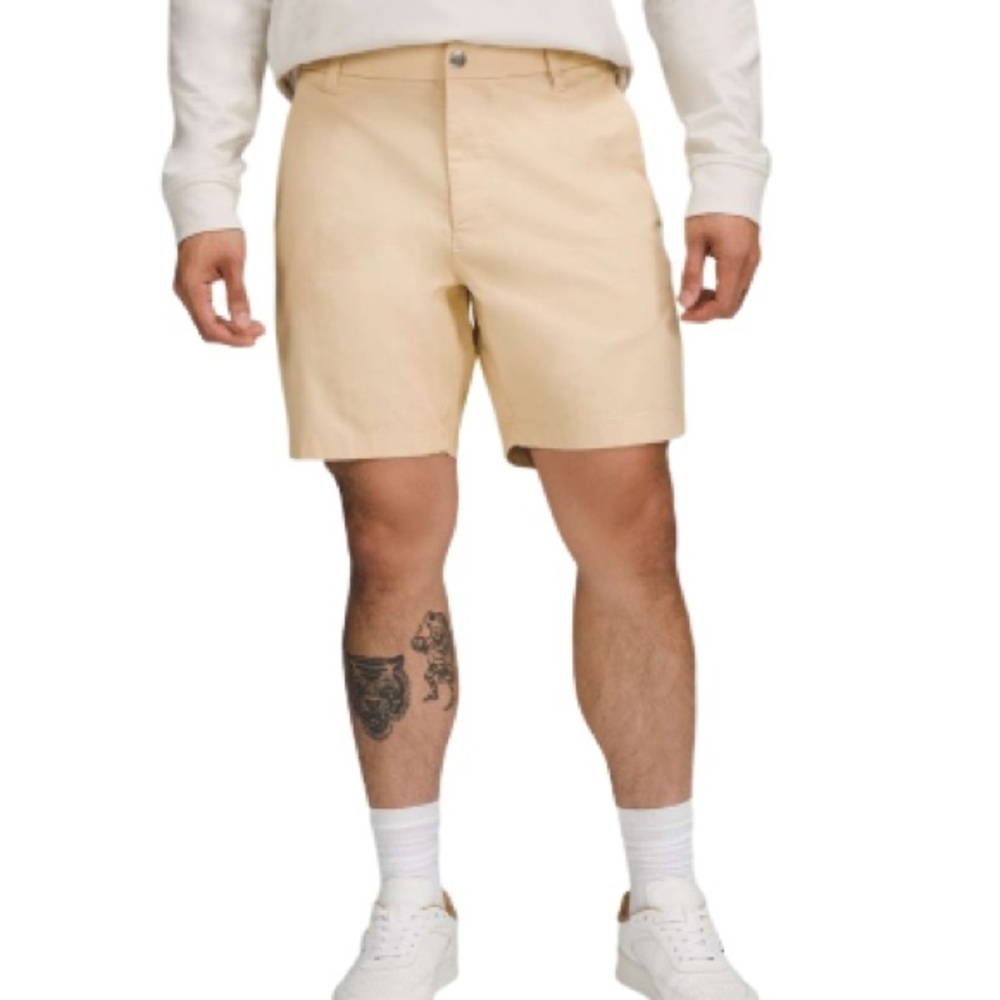 LULULEMON Men’s Commission Classic-Fit Short 7" Oxford Prosecco / White Size 36